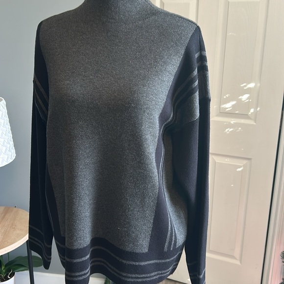 Size L / BLACK SWEATER / NEW Condition - Picture 9 of 10
